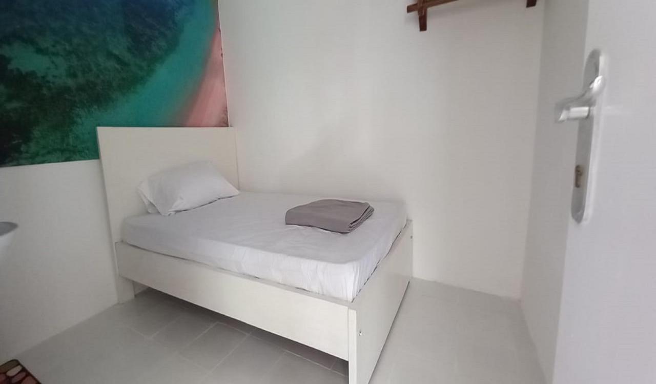 Oyo 90974 Homestay Golo Koe Sejahtera Labuan Bajo Exterior photo